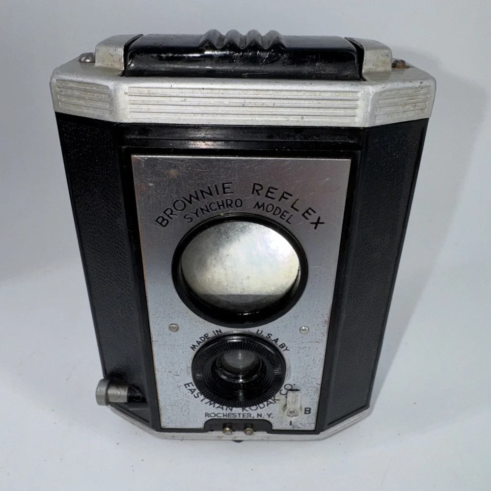 Antique Cameras Lot Of 2 Brownie Reflex Synchro & Six-20 w/Film & Carrying‎ Case